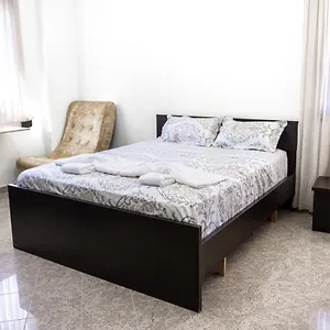 Center Two Private Bedrooms Near Scanderbeg Square On Shared Alloggio in famiglia Tirana