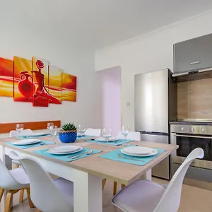 St Julian's Unique 3-bedroom Sleeps 9-10 Appartamento San Giuliano