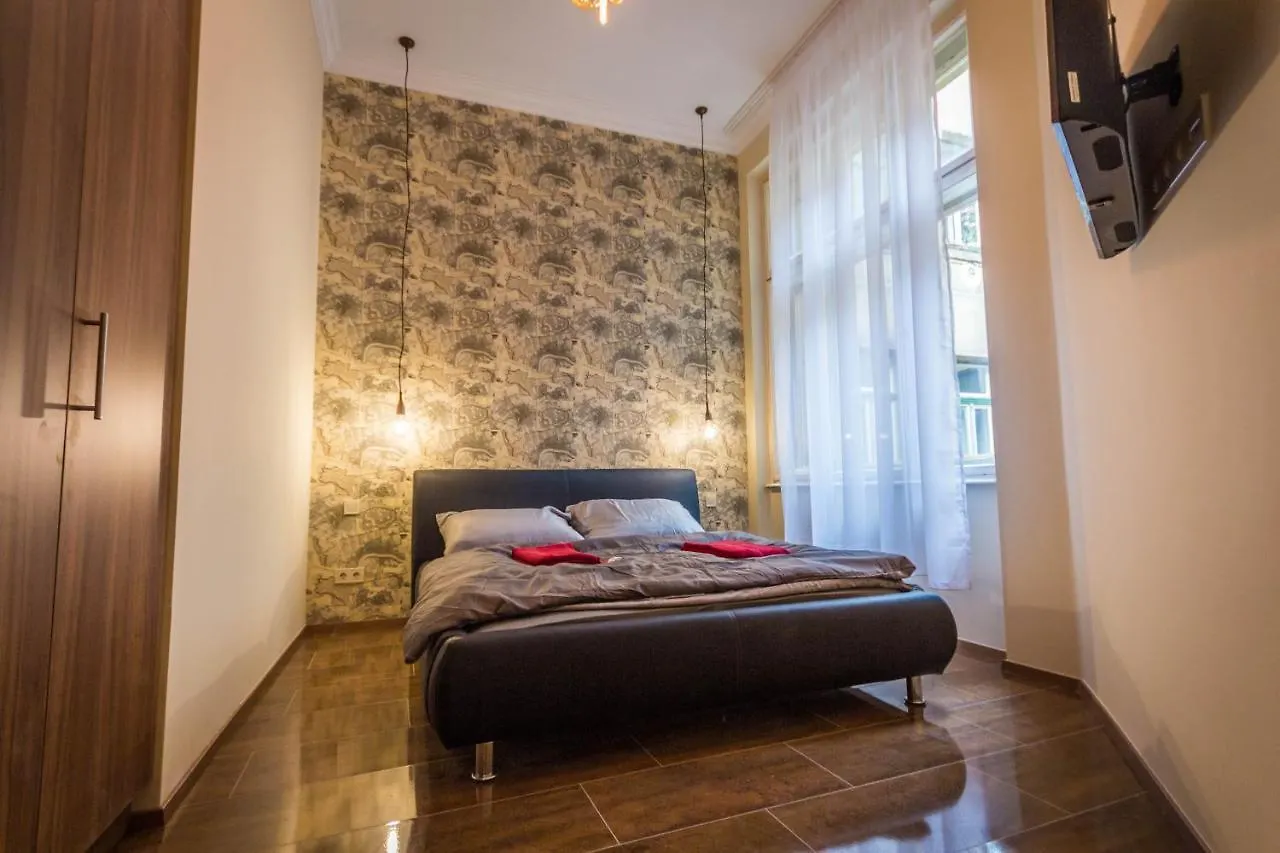 Elegant Fashionstreet Apartment contacts